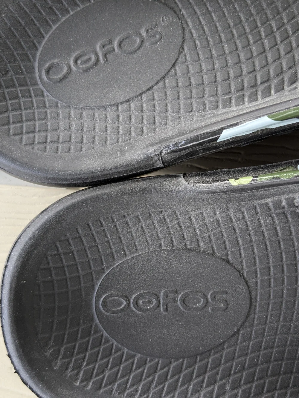 OOFOS Women's Recovery Sandals Green Camouflage Trim